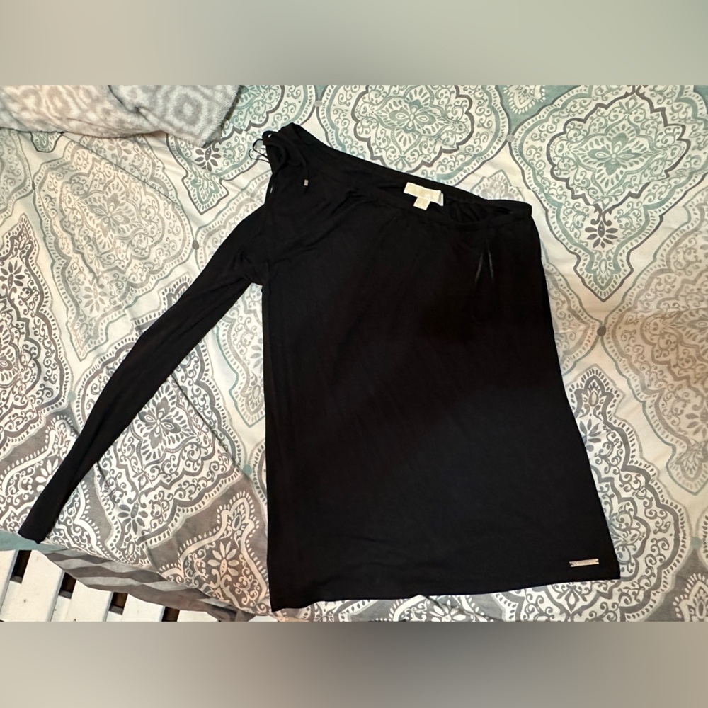 Black one sleeve